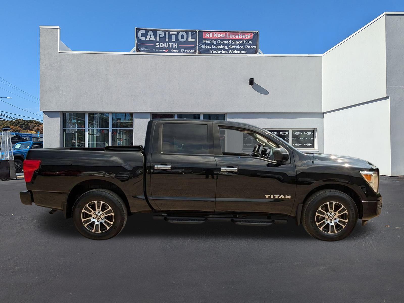2021 Nissan Titan SV photo 2