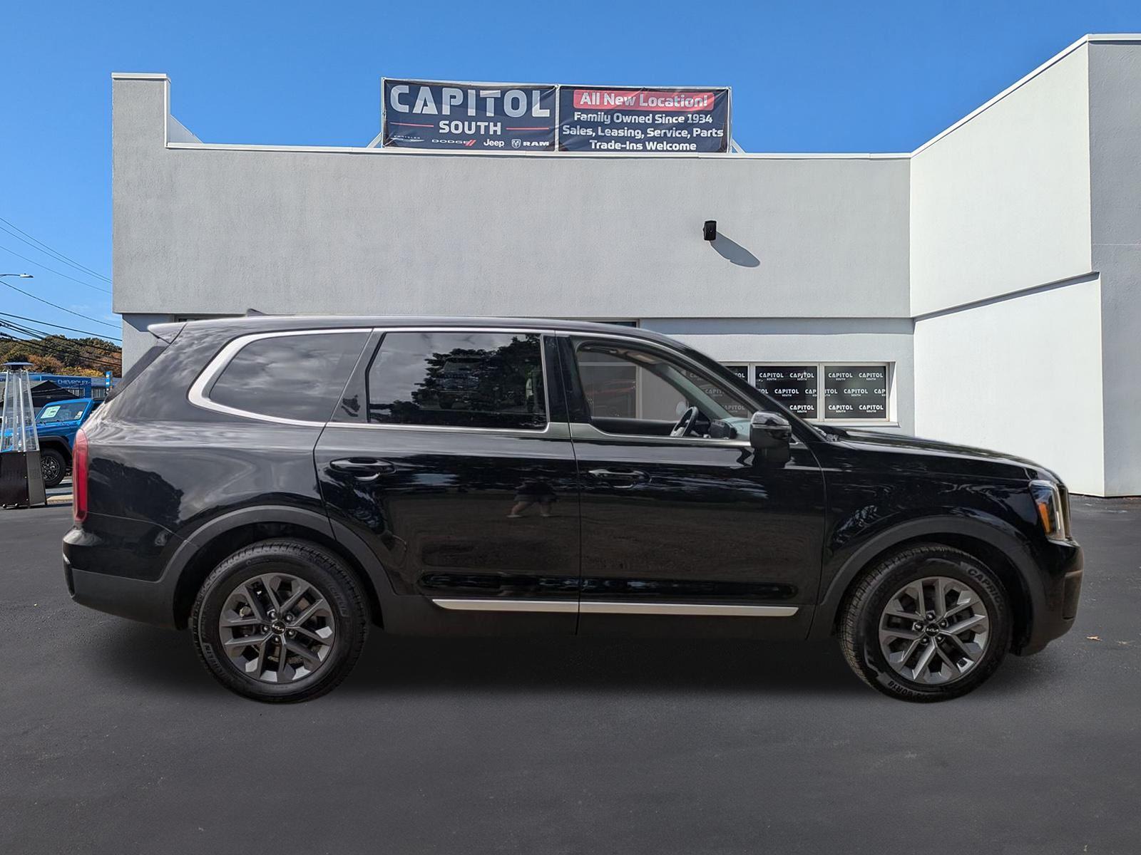 2023 Kia Telluride LX photo 2