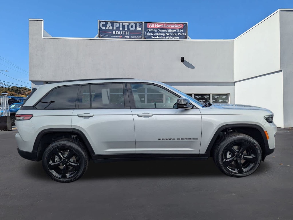 New 2025 Jeep Grand Cherokee Altitude Sport Utility