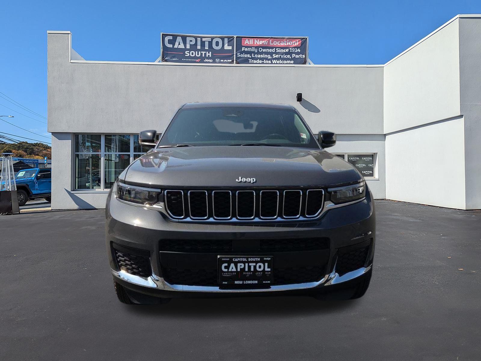 2025 Jeep Grand Cherokee Laredo Sport photo 2