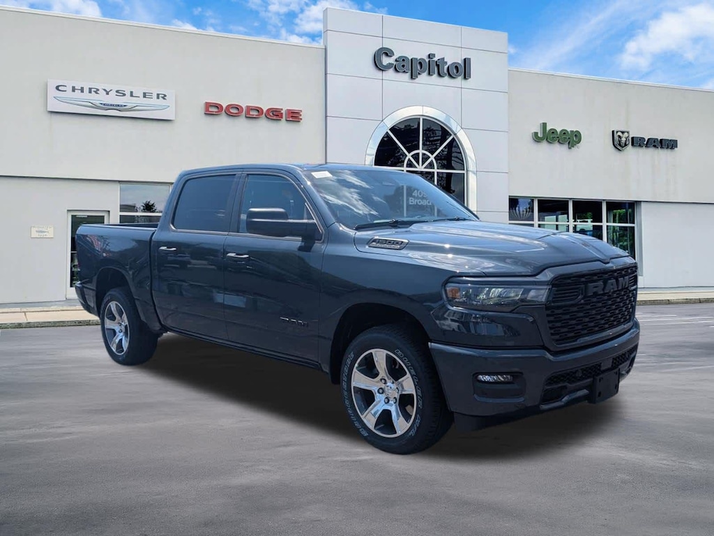 New 2026 Ram 1500 EXPRESS CREW CAB 4X4 5'7 BOX Pickup