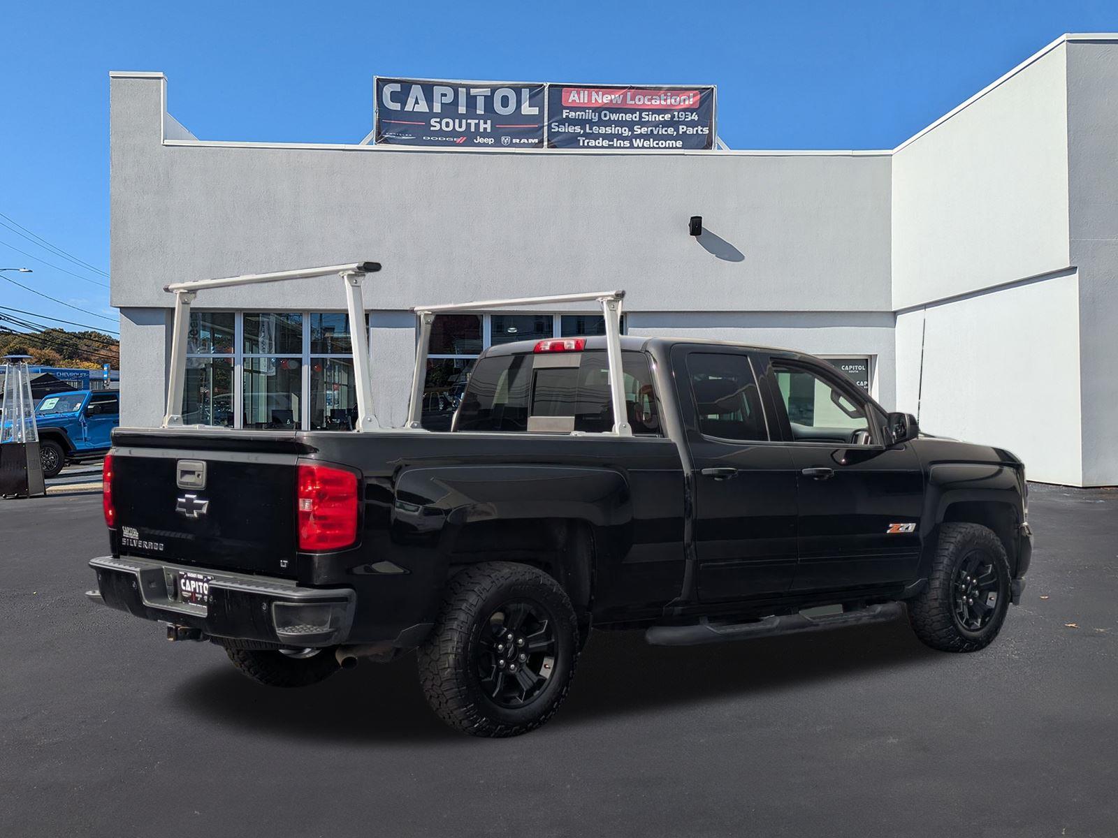2018 Chevrolet Silverado 1500 LT photo 3
