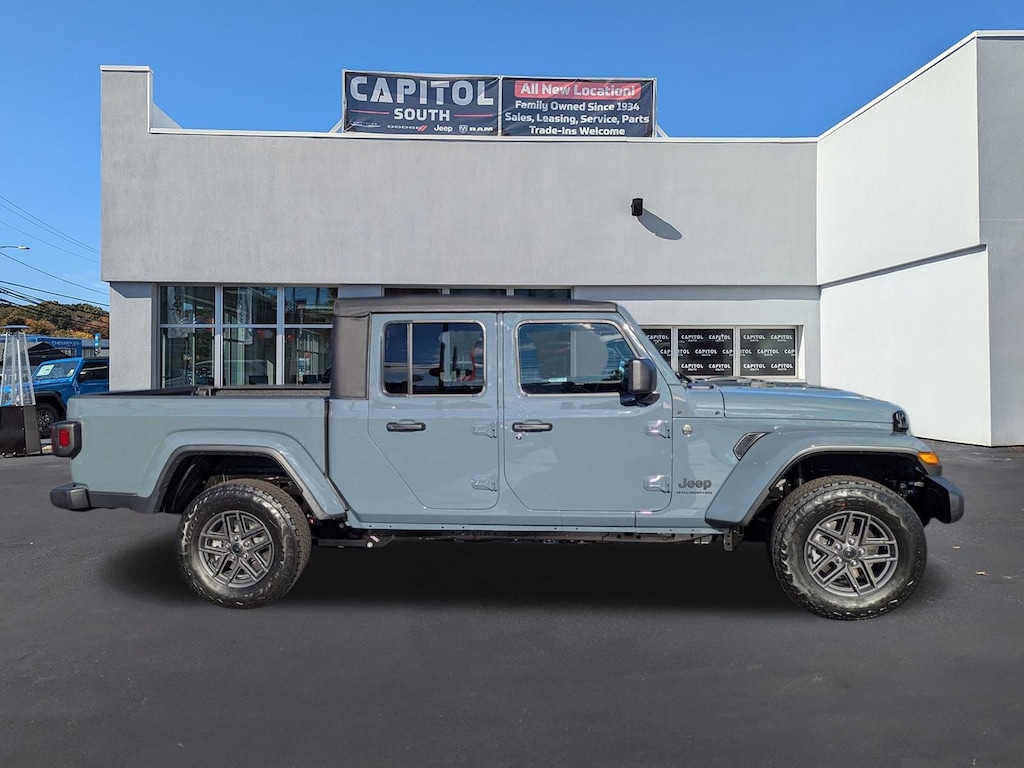New 2026 Jeep Gladiator Sport S Pickup