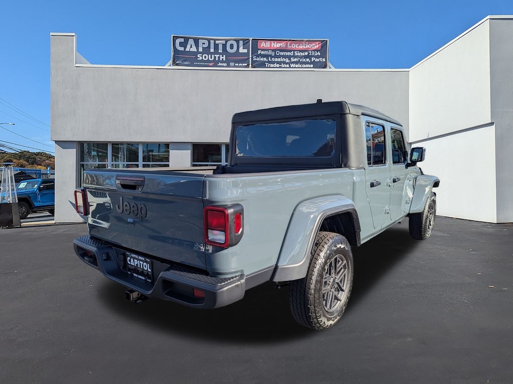 New 2026 Jeep Gladiator Sport S Pickup