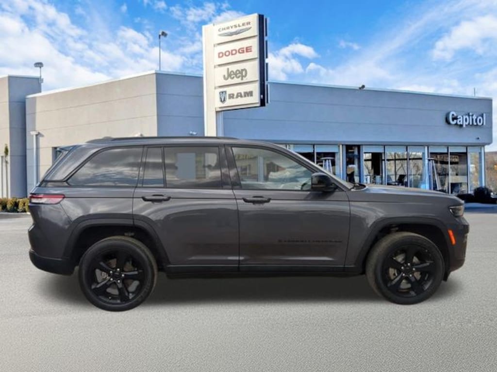 Used 2023 Jeep Grand Cherokee Altitude X SUV