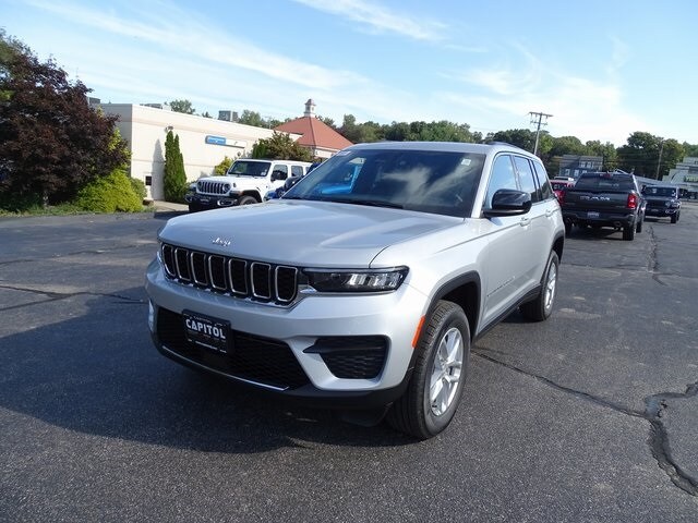 2025 Jeep Grand Cherokee Laredo photo 3