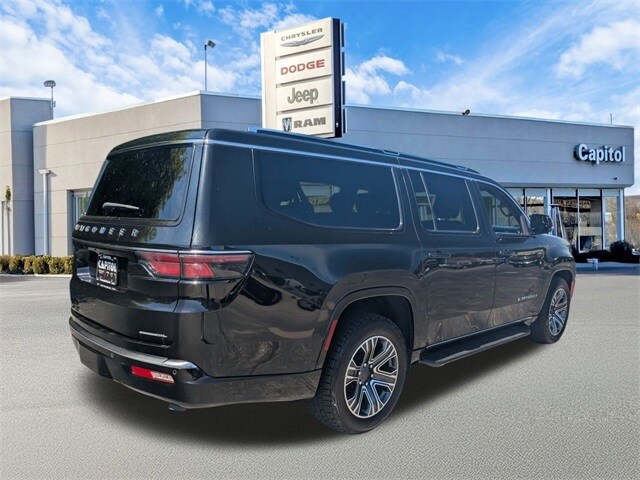 2023 Jeep Wagoneer L Series II photo 3