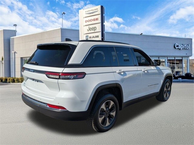 2024 Jeep Cherokee Limited 4xe photo 3