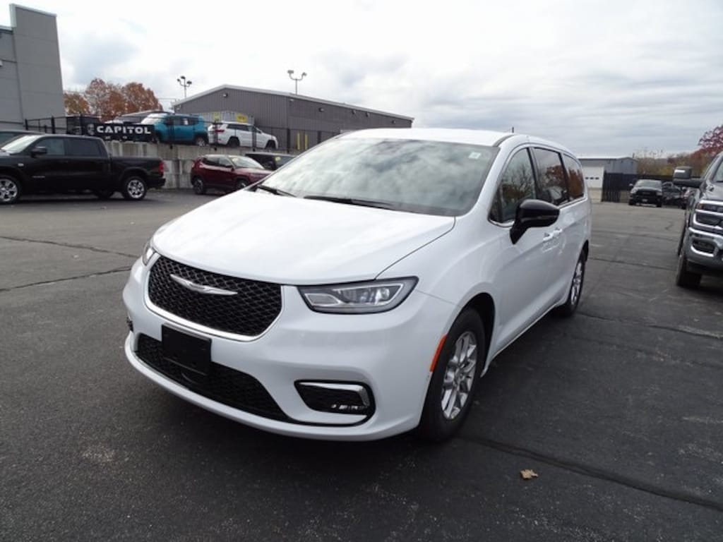 New 2026 Chrysler Pacifica SELECT Passenger Van