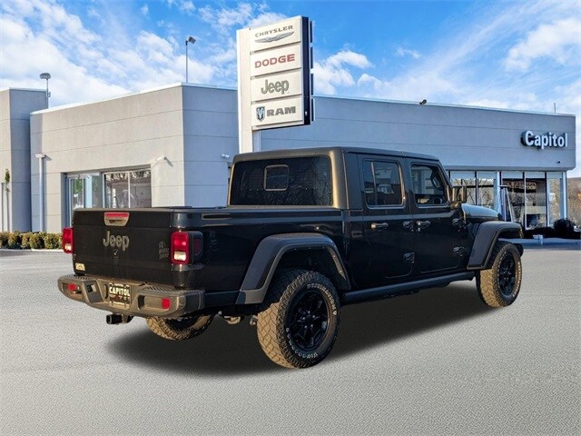 2021 Jeep Gladiator Willys photo 2