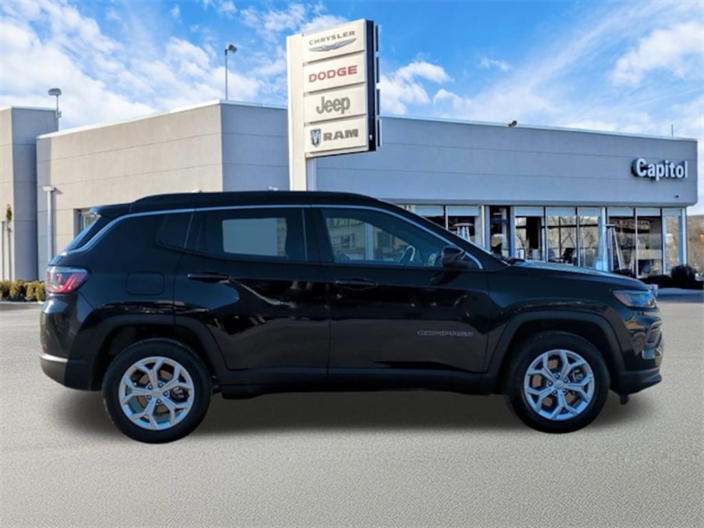 Used 2024 Jeep Compass Latitude SUV