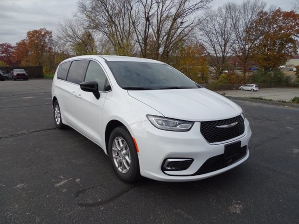 New 2026 Chrysler Pacifica SELECT Passenger Van