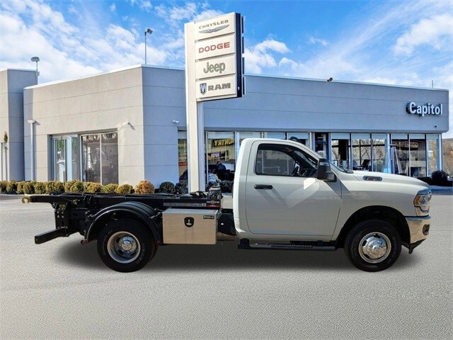 2024 Ram 3500 Tradesman photo 2