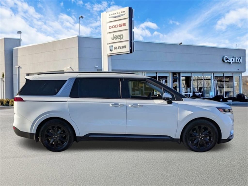 Used 2024 Kia Carnival SX Prestige Minivan/Van
