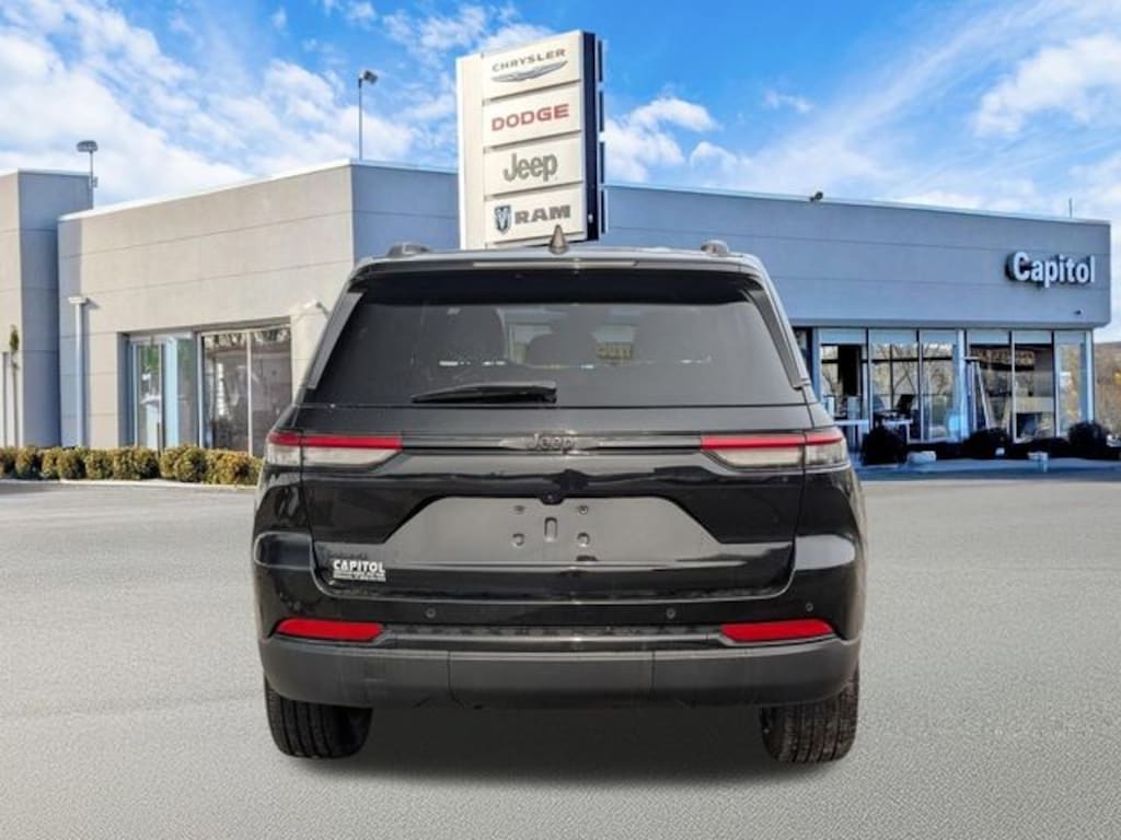 Used 2023 Jeep Grand Cherokee Altitude X SUV