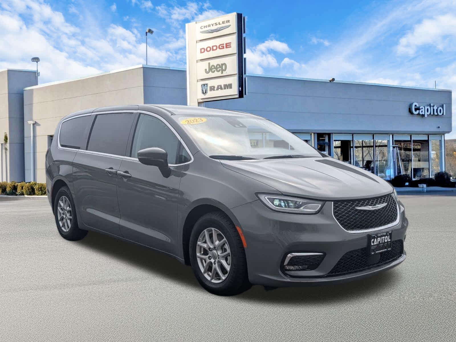 2023 Chrysler Pacifica Touring L