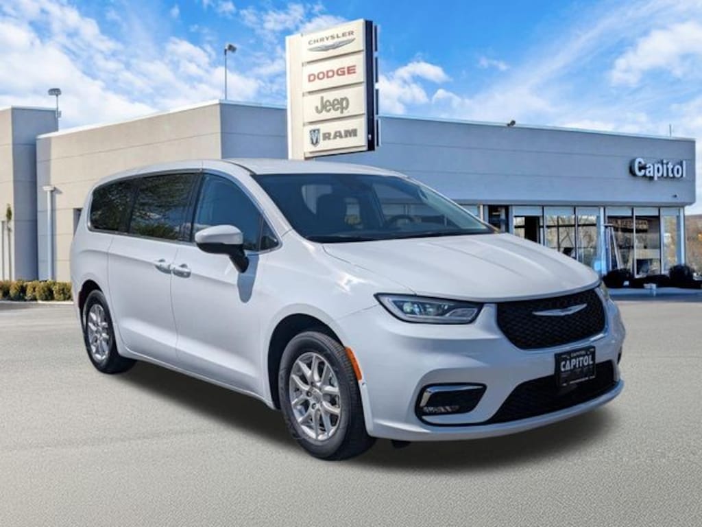 Used 2023 Chrysler Pacifica Touring L Minivan/Van