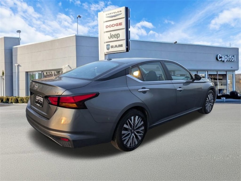 Used 2024 Nissan Altima 2.5 SV Sedan