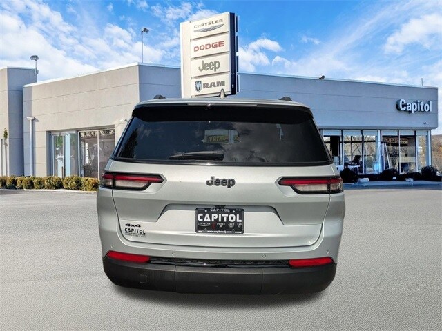 2024 Jeep Grand Cherokee Altitude photo 3
