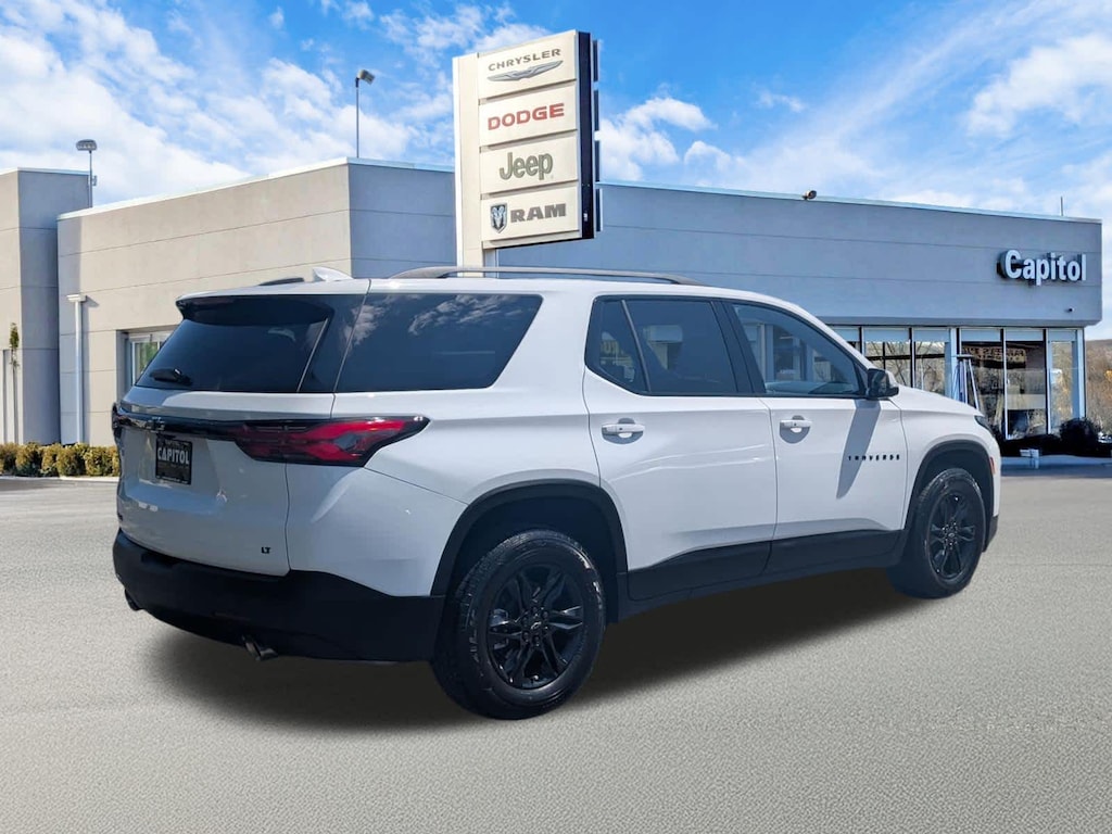 Used 2023 Chevrolet Traverse LT Cloth SUV