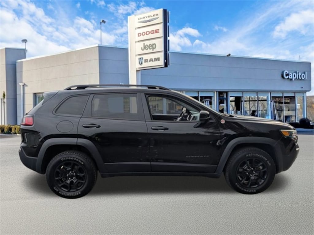 Used 2022 Jeep Cherokee Trailhawk SUV