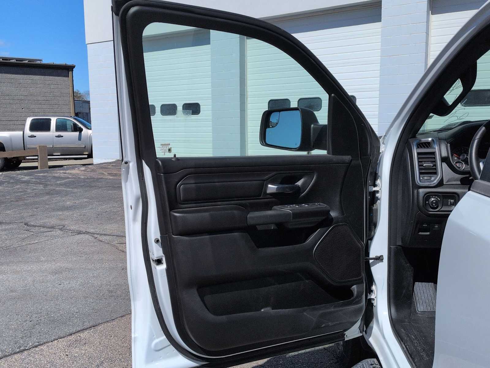 2026 RAM 1500 Express - Photo 7