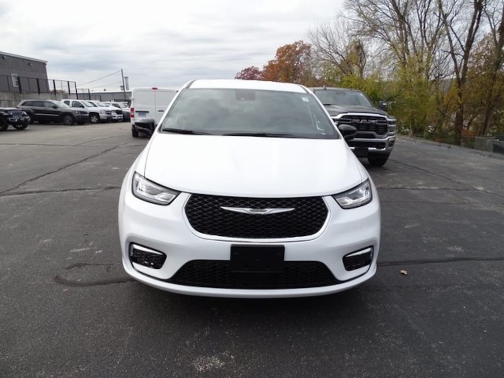 New 2026 Chrysler Pacifica SELECT Passenger Van