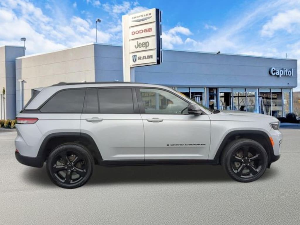 Used 2024 Jeep Grand Cherokee Altitude X SUV