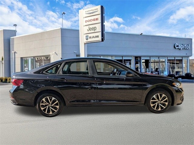 2024 Volkswagen Jetta 1.5T S photo 2