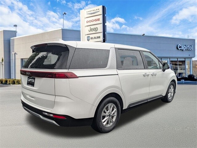 2023 Kia Carnival LX photo 2