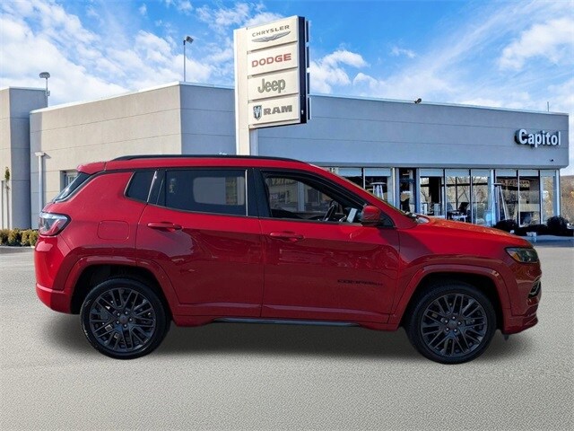 2023 Jeep Compass Limited photo 2