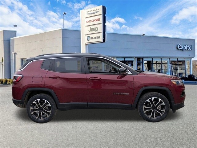 2022 Jeep Compass Limited photo 2