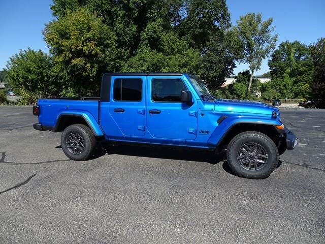 2025 Jeep Gladiator Sport S photo 4