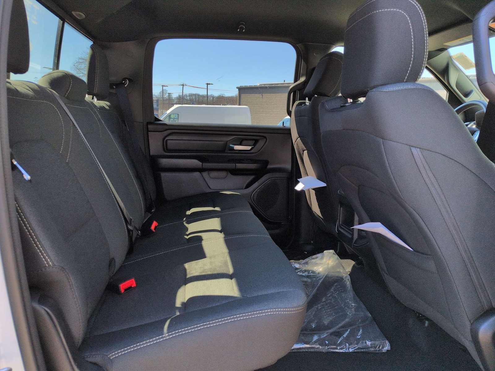 2026 RAM 1500 Express - Photo 18