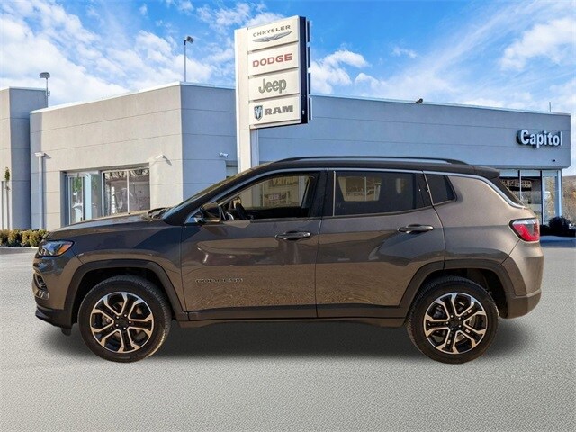 2022 Jeep Compass Limited photo 2