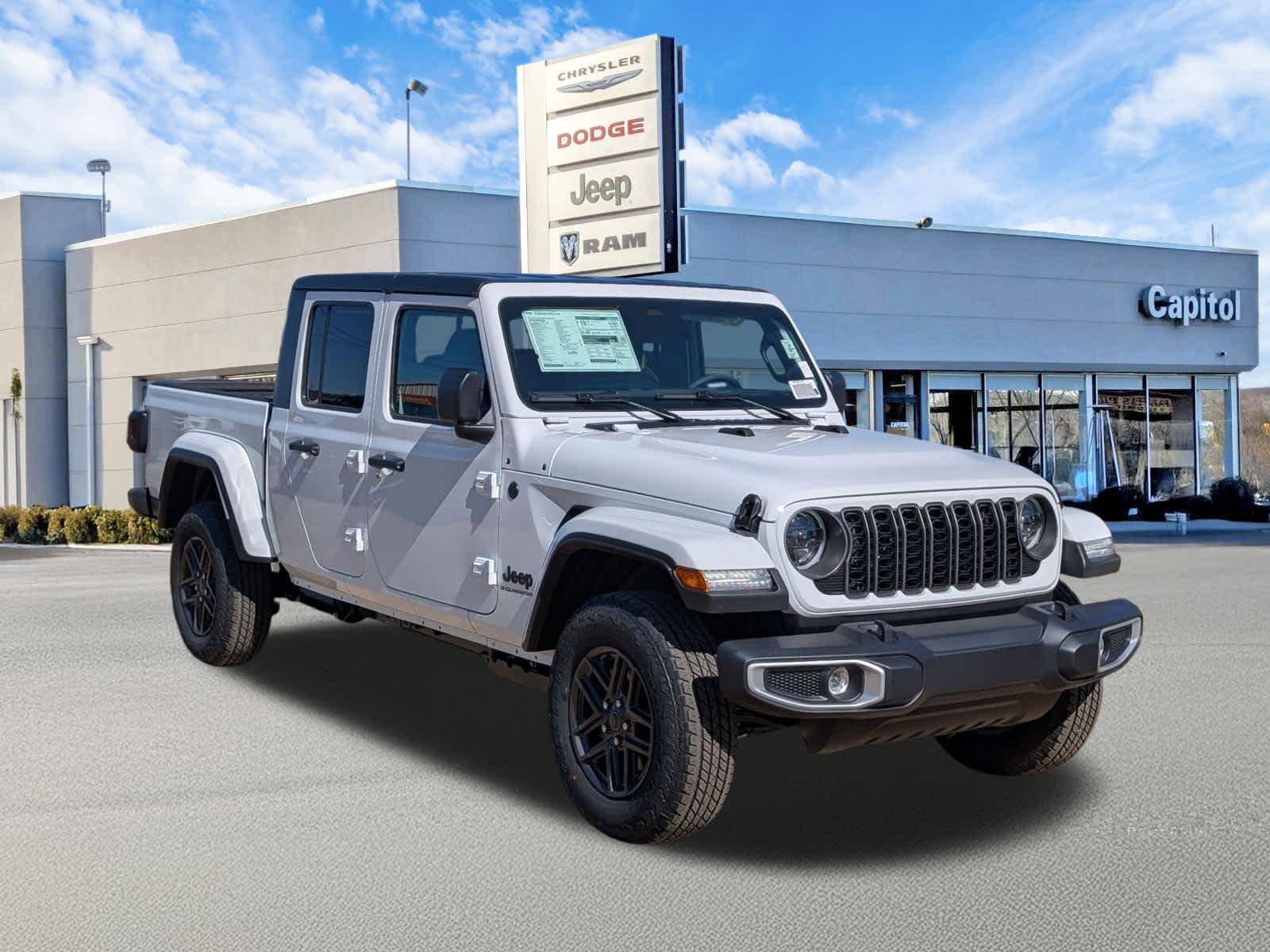 2026 Jeep Gladiator Sport S Auto's photo