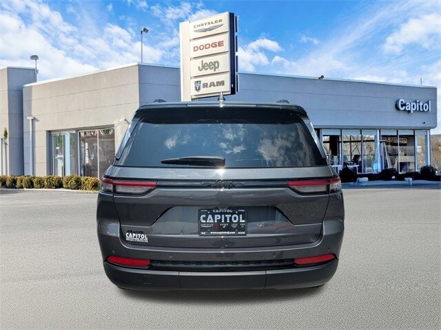 2023 Jeep Grand Cherokee Altitude photo 2