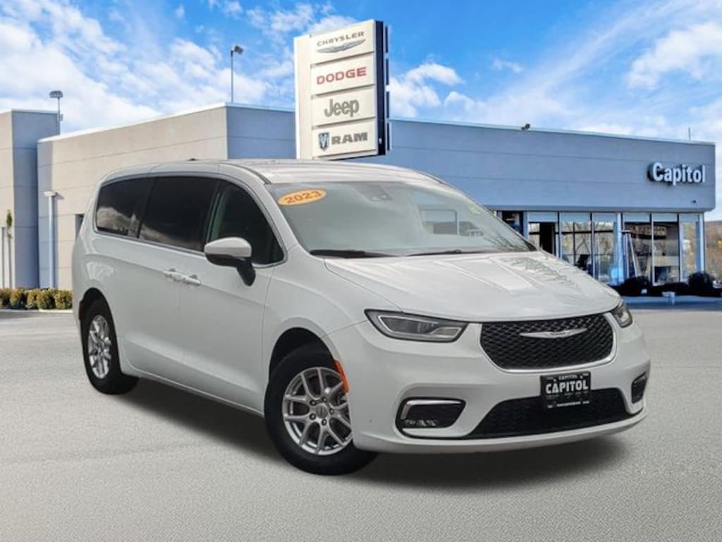 Used 2023 Chrysler Pacifica Touring L Minivan/Van