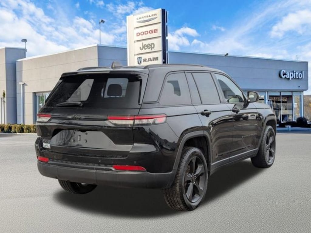 Used 2023 Jeep Grand Cherokee Altitude X SUV