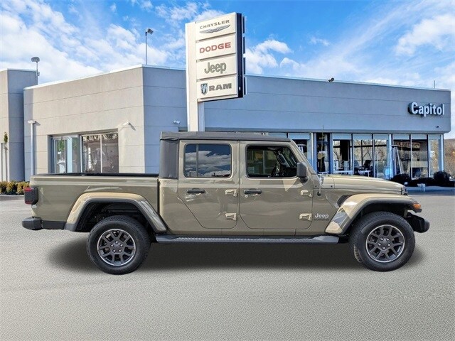 2020 Jeep Gladiator Overland photo 2