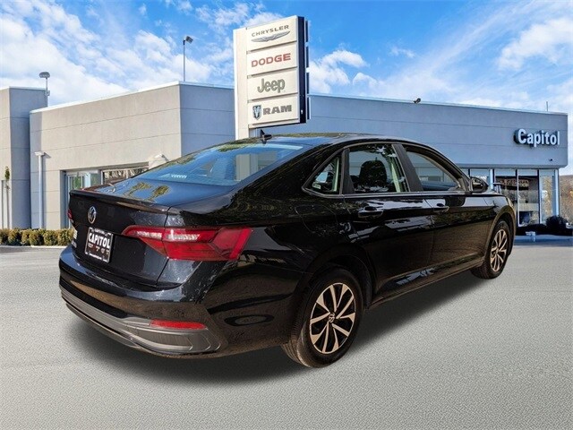 2024 Volkswagen Jetta 1.5T S photo 3