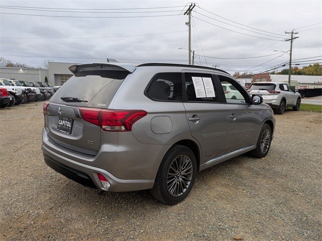 2021 Mitsubishi Outlander PHEV LE photo 3