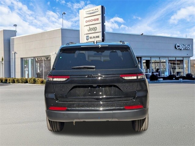 2025 Jeep Grand Cherokee Altitude photo 4