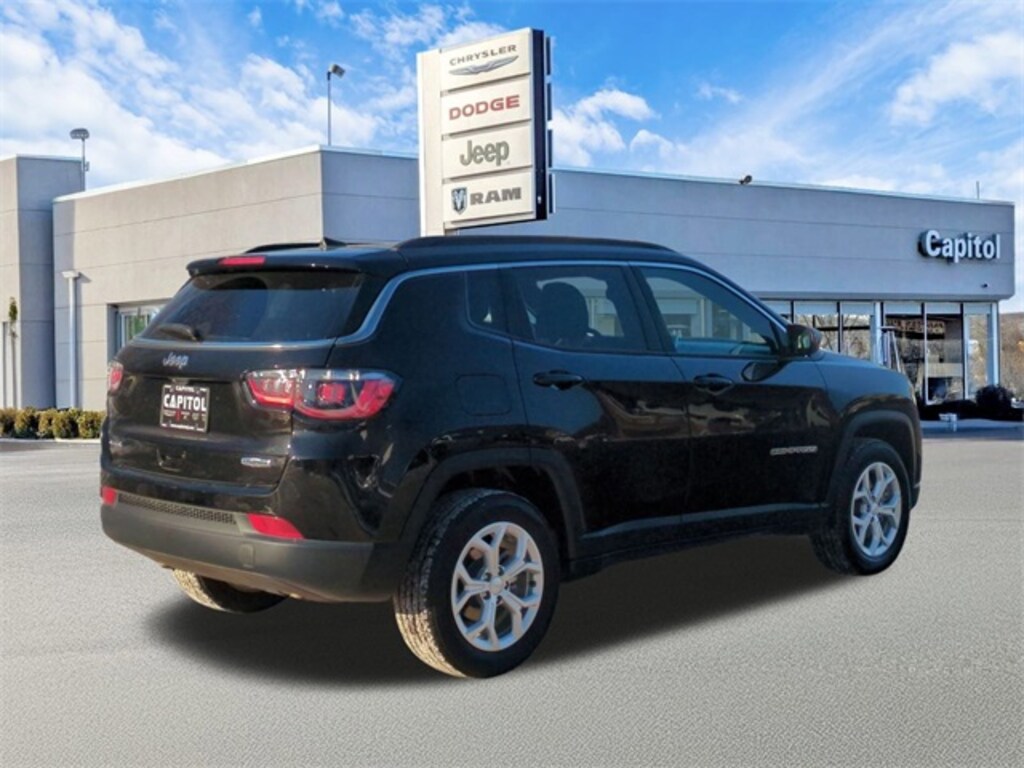 Used 2024 Jeep Compass Latitude SUV