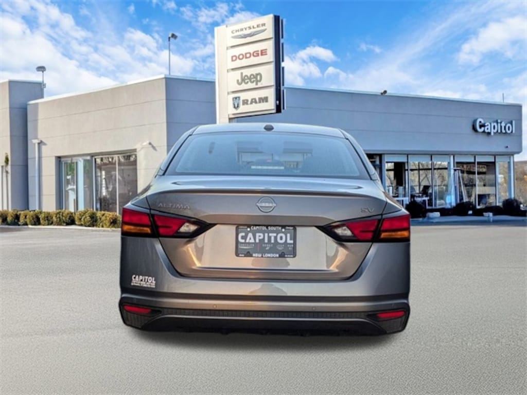Used 2024 Nissan Altima 2.5 SV Sedan