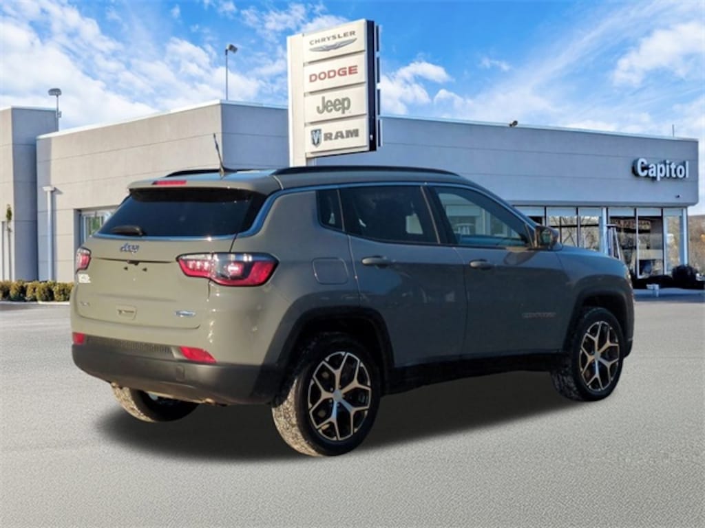 Used 2024 Jeep Compass Latitude SUV