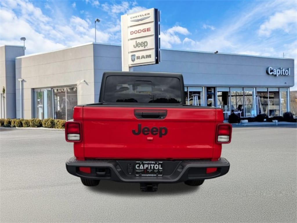 New 2025 Jeep Gladiator SPORT S 4X4 Pickup
