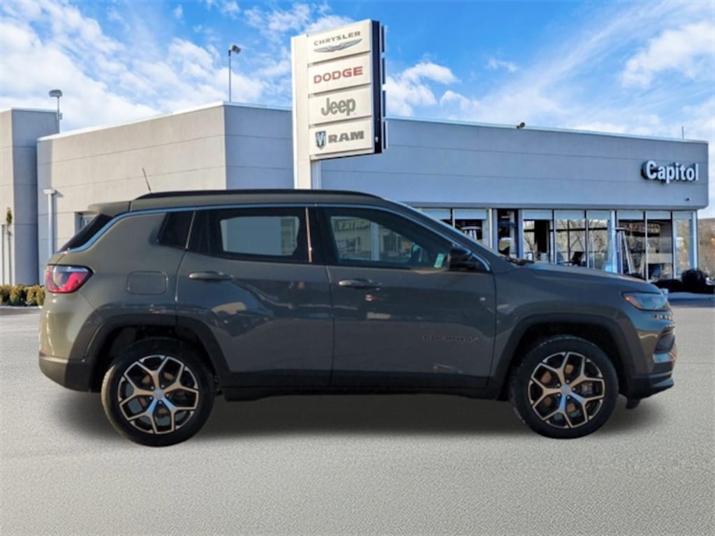 Used 2024 Jeep Compass Latitude SUV