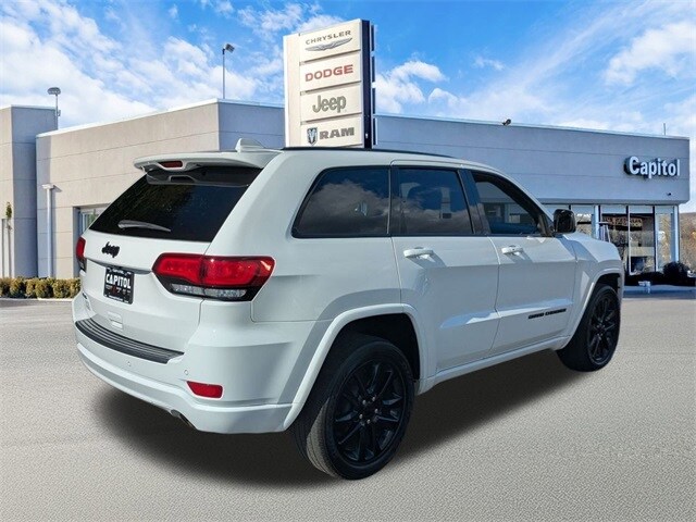 2021 Jeep Grand Cherokee Laredo X photo 3