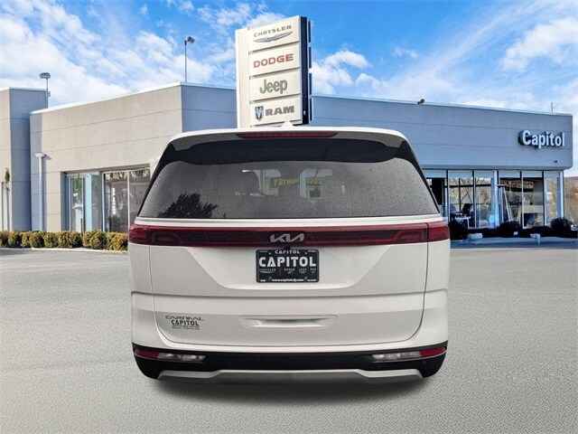 2023 Kia Carnival LX photo 3